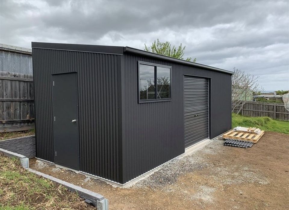 Garaje auto pe structura metalica