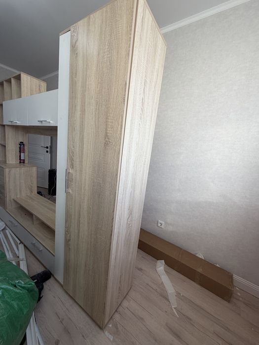 Продается шкаф очень удобный для одежды для книг