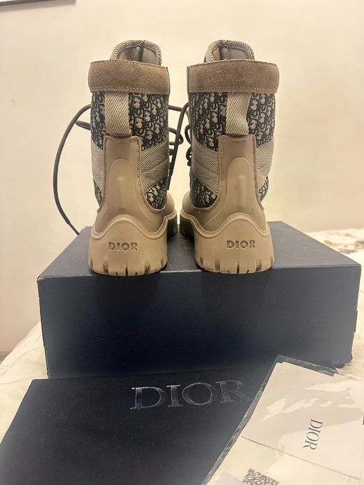 Обувки на марката Dior