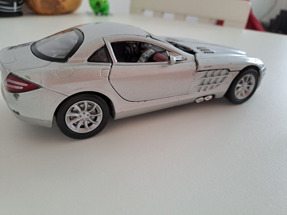 Кола мерцедес играчка