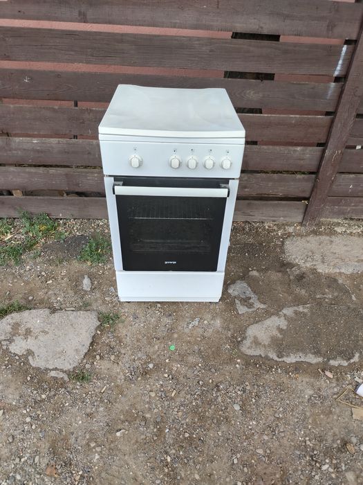 Vănd aragaz în stare foarte bun de funcționare