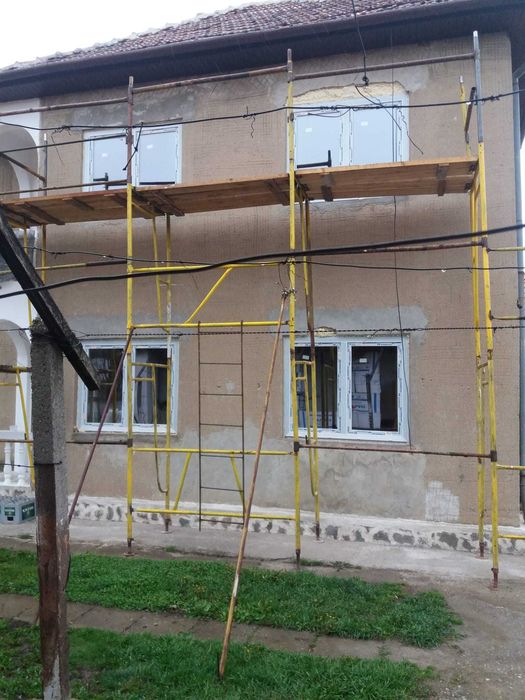 De vânzare schelă