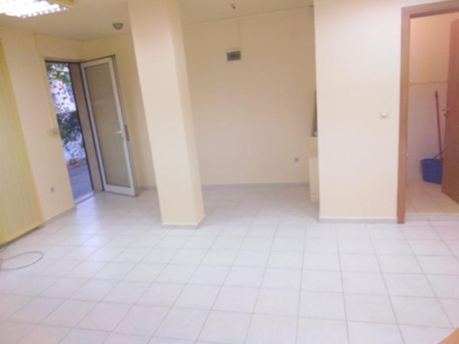 Дава се под наем Офис в София, Гео Милев - 20 кв.м за 280.5 € - Снимка #3