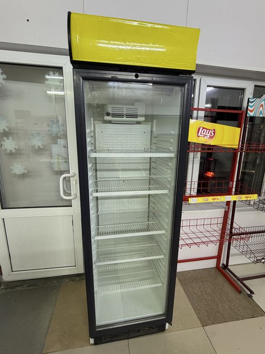 Продам витринный холодильник