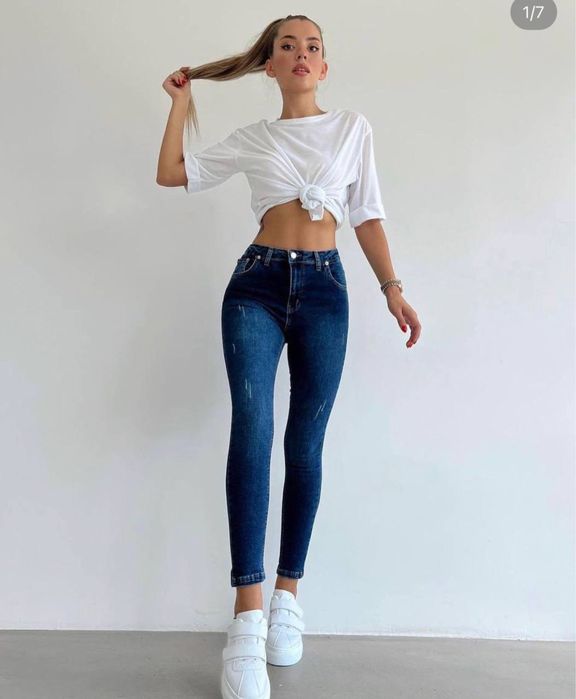 В наличии джинсы