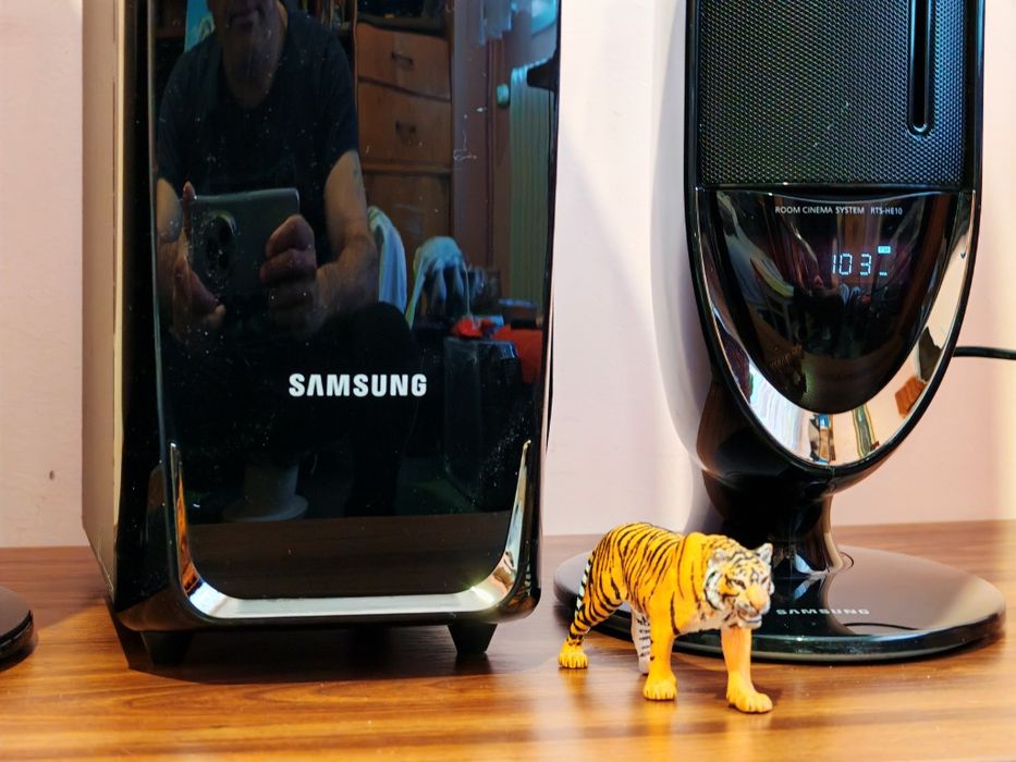 Samsung RTS-HE10. A/V system 2.1. O realizare de top. Preț fix !