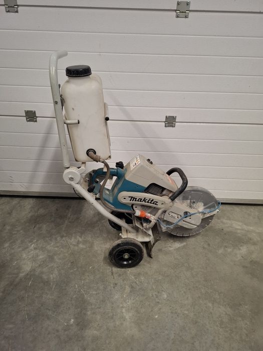 Petrosol, drujba beton/ciment Machita cu carucior