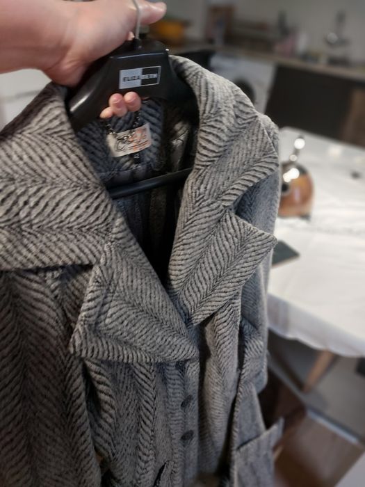 Вълнено луксозно палто до коляното на български дизайнер размер М