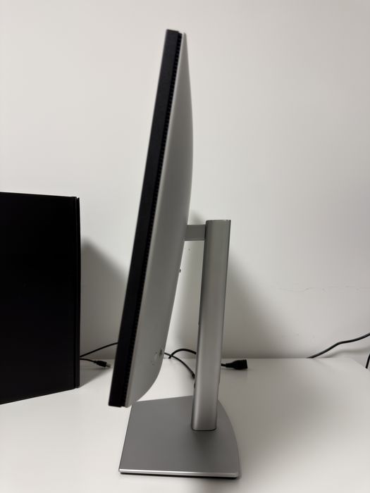 Монитор Dell Ultrasharp 27 U2725QE