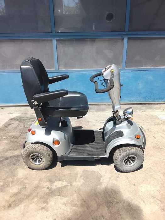 Cărucior scuter electric pentru persoane cu dizabilități sau bătrâni