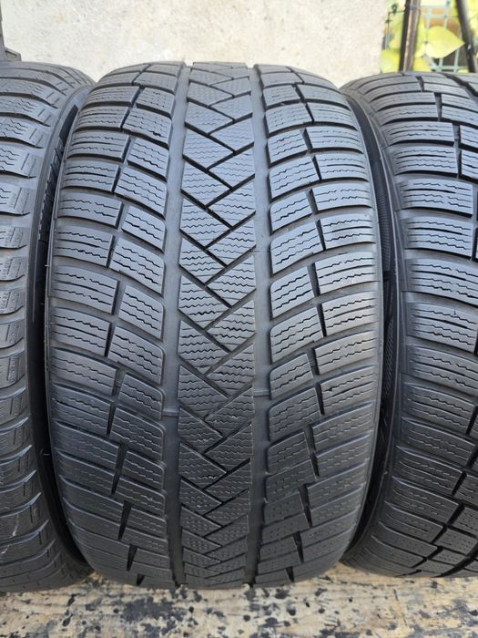 Vand  patru anvelope de iarna pirelli/ verdesrein  255 40 18 dot 2724