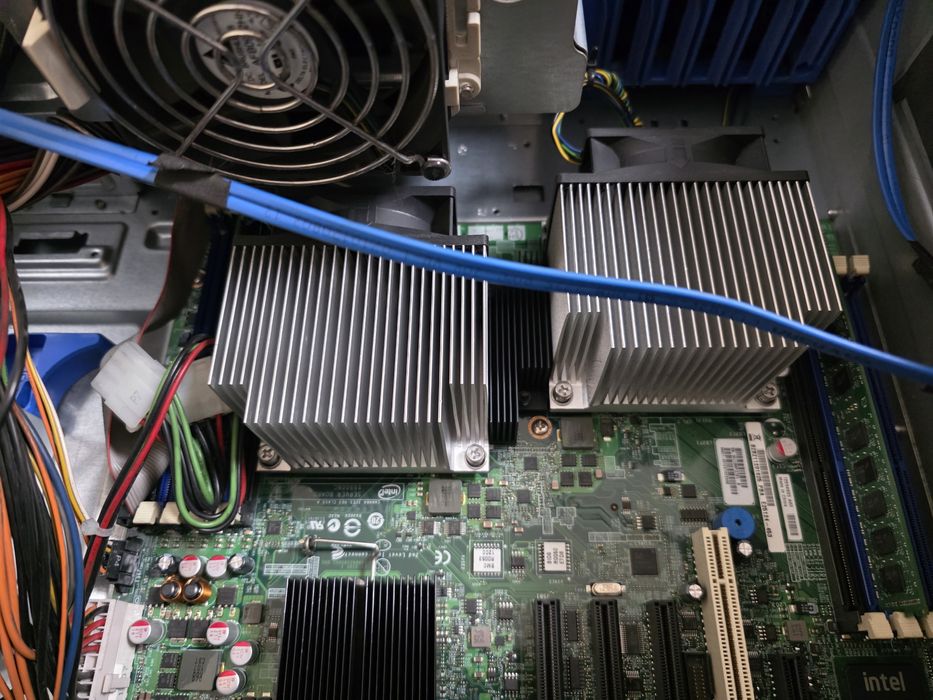 Сервер Intel(R) Xeon(R) CPU E5606