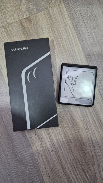 Samsung z flip 7.