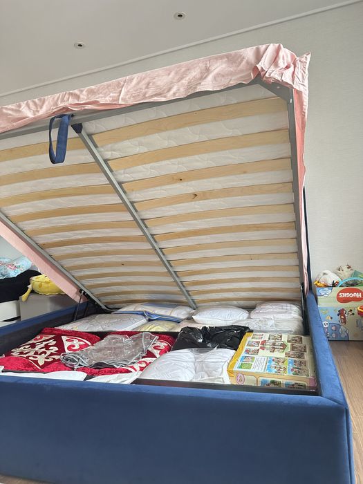 Продам двуспальную кровать