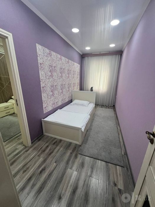 Продается 3х ком квартира, ориентир: метро Ойбек, 72м²