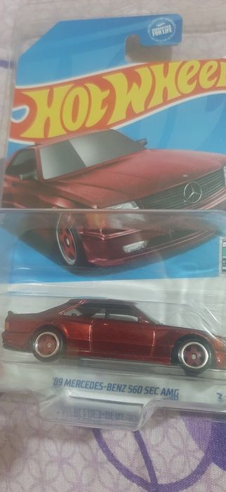 Vând 4 machete Hotwheels Mercedes 560 AMG