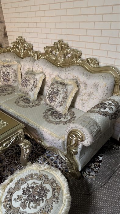 Ugalok divan shohona