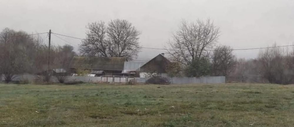 Vând casa cu teren agricol