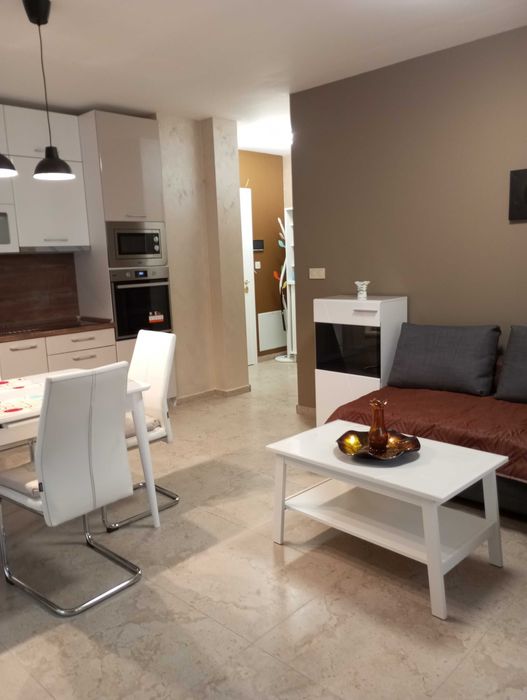 Дава се под наем Двустаен апартамент в София, Център - 60 кв.м за 714 € - Снимка #2