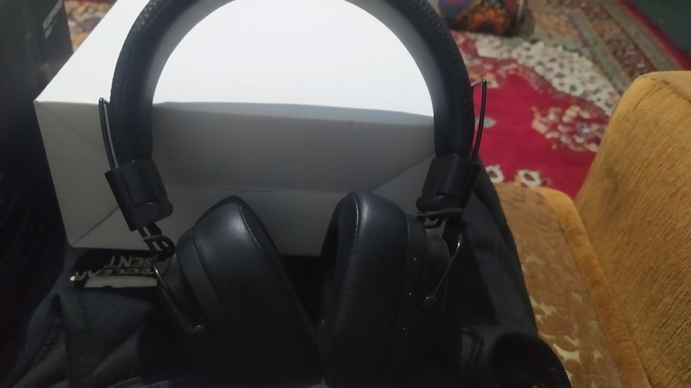 Продам наушники не дорого