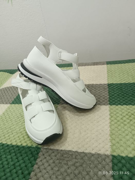 Женские кроссы на платформе