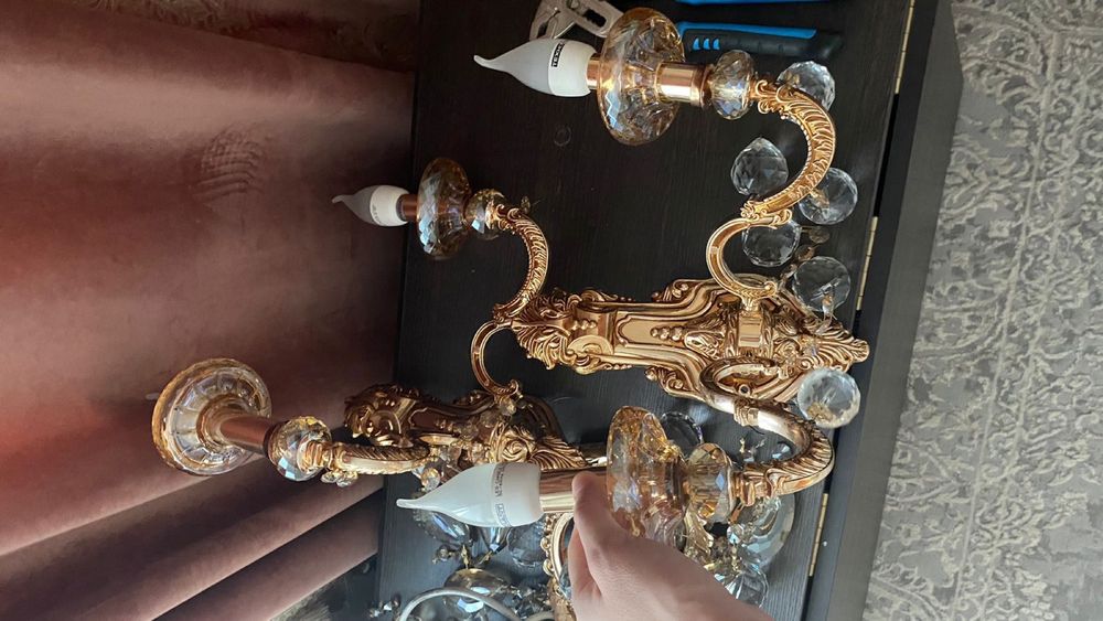 Срочно продам люстры