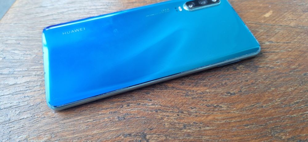 Продавам телефон HUAWEI P30