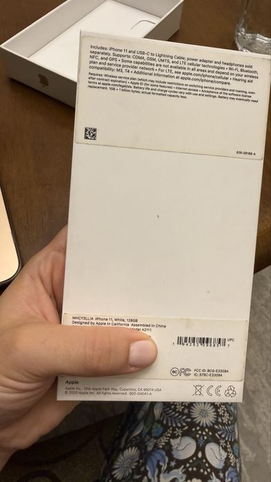 Продам оригинальный iPhone 11, 128 GB,белый