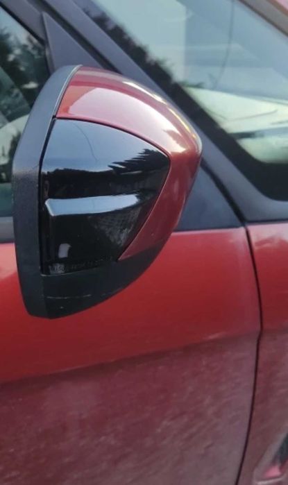 Динамични бягащи мигачи за огледалата за Форд Ford S-Max Kuga C-Max