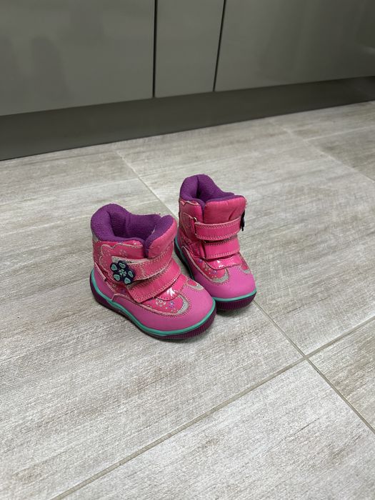 Продам зимние ботинки на девочку