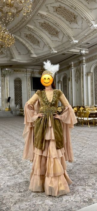 Платья для сцены, той