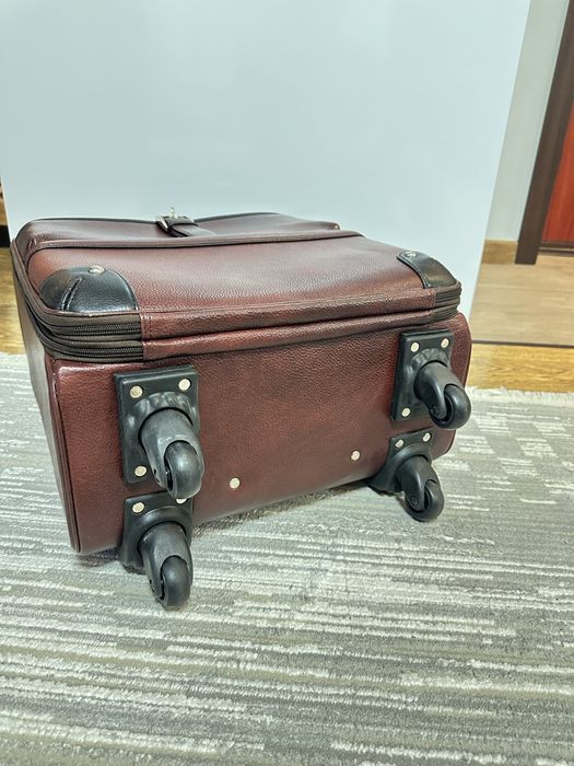 Чемодан для ручной клади