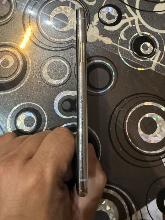 Продавам iphone X 64 GB