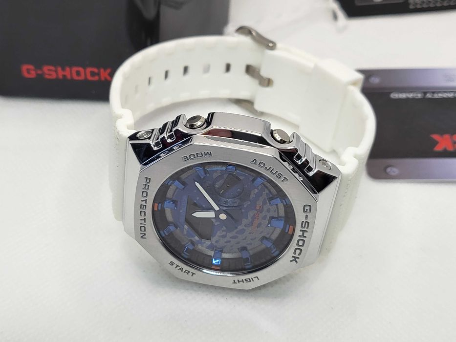 Ceas Casio G shock GM 2100g -1a9er, white-blue edition .Nou, Garantie 2 ani