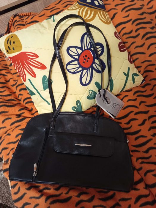 Нови дамски чанти с етикет