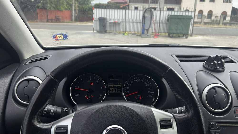 Nissan qashqai 2012