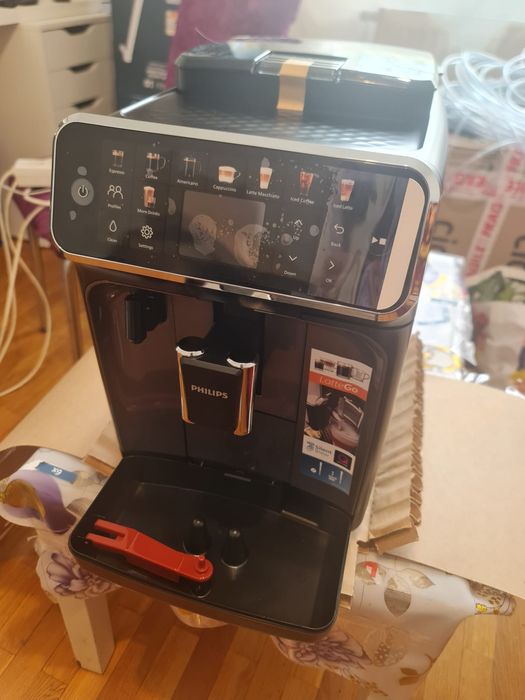 Espressor automat Philips seria 5500 LatteGo