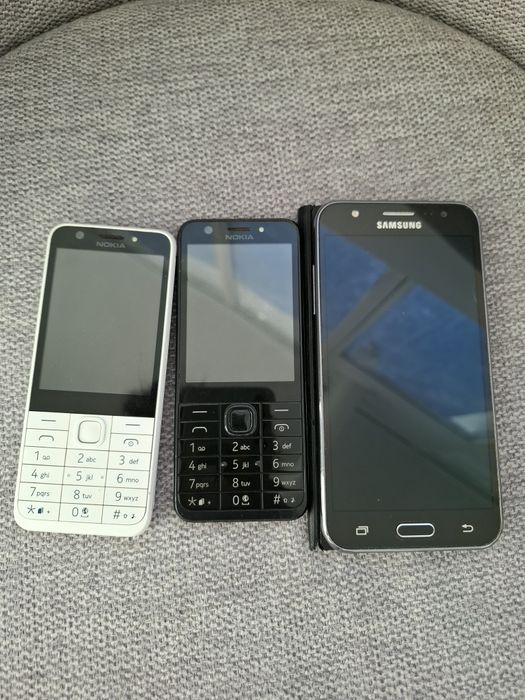 Vand 3 telefoane defecte pentru piese