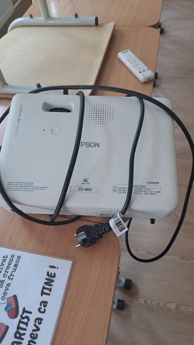 Videoproiector Epson CO-W01 - Stare Impecabilă (Folosit doar o lună)