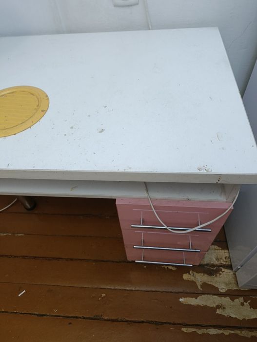 Маникюрный стол  б/у