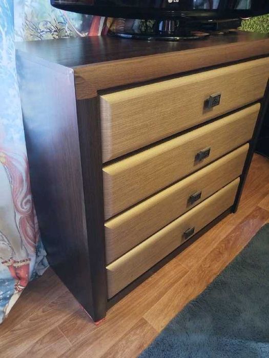 продам комод  в хорошем  состояние