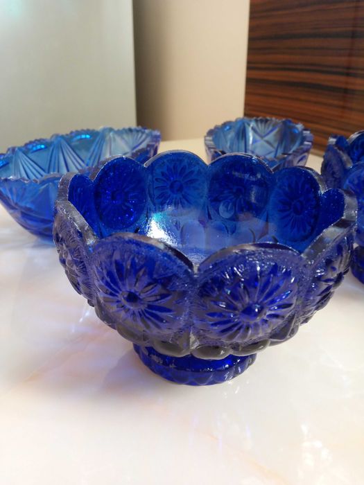 Старинная золотая тарелка и  вазы по 25 тыс 1шт