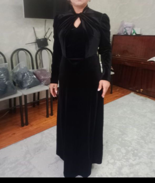 Продам платья новые