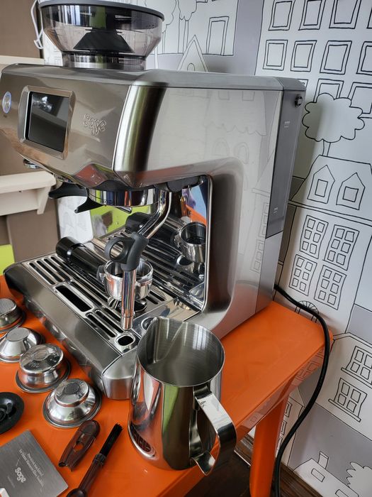 Кафемашина SAGE the Barista Touch с дисплей и кафемелачка