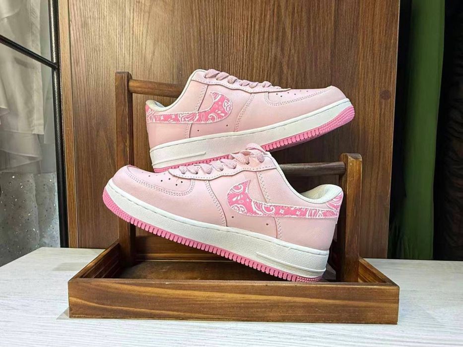 Кроссовки отличное качество|По оптовой цене| имеются разные модели|