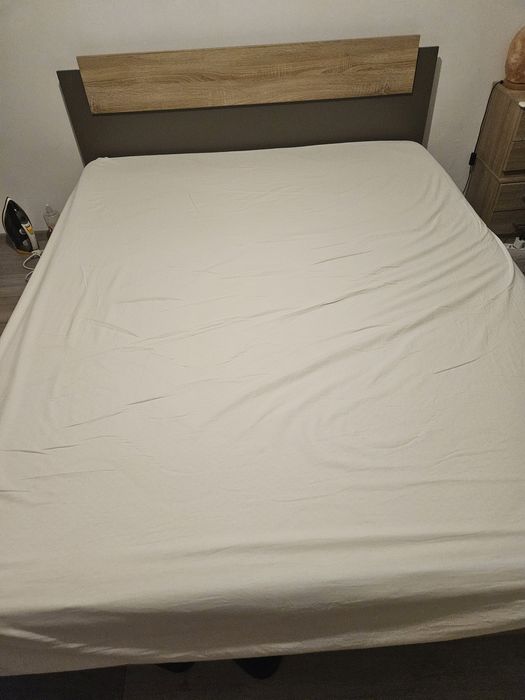 Pat 160x200 cu saltea