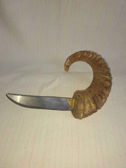 cutit cretan maner corn berbec