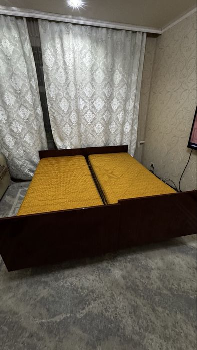 Продам кровать с матрасом