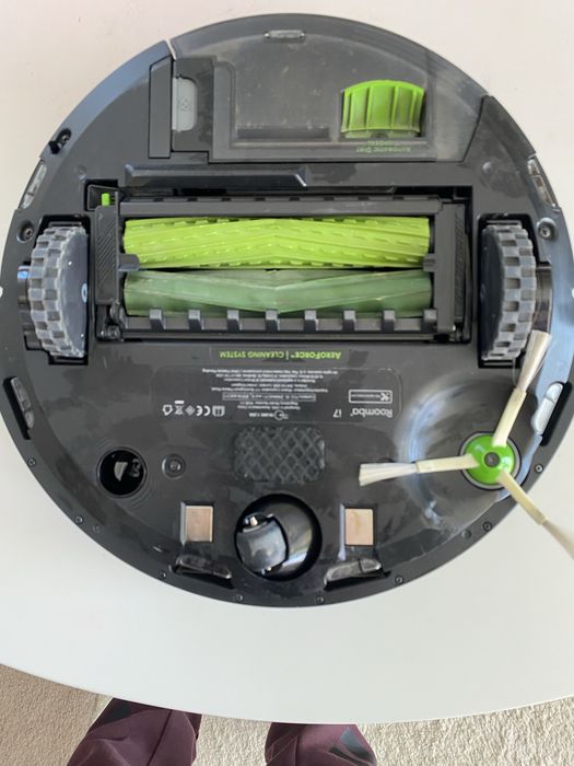 Прахосмукачка робот Irobot Roоmba i7+ с чисто нова батерия
