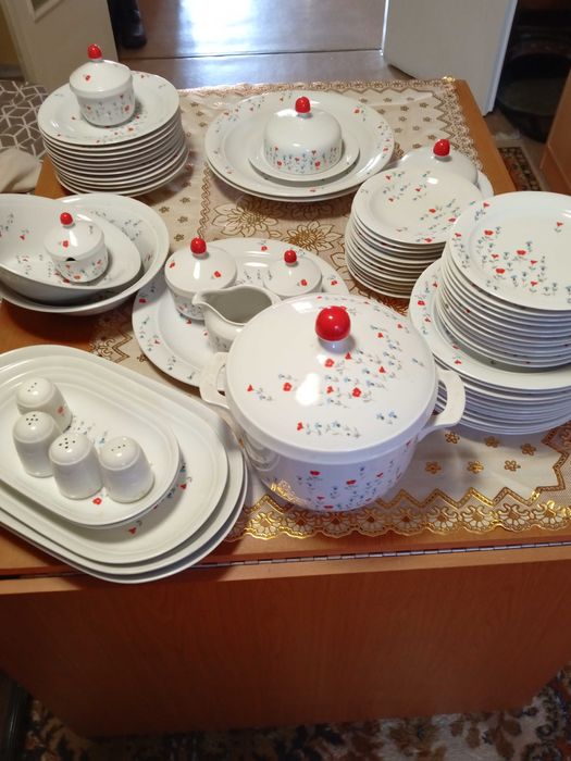 Продам столовый сервиз ГДР